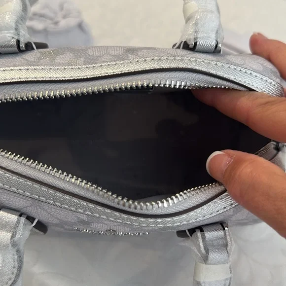 🎉HP🎉♠️Kate spade Spade Flower Star Toss Small Dolly Duffle Crossbody - Picture 11 of 15